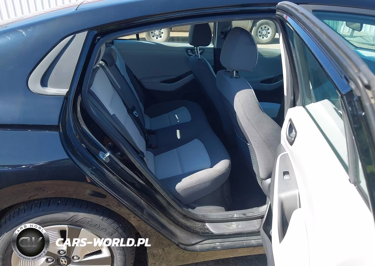 2020 Hyundai Ioniq Hybrid Blue VIN:KMHC65LCXLU220057 - 8