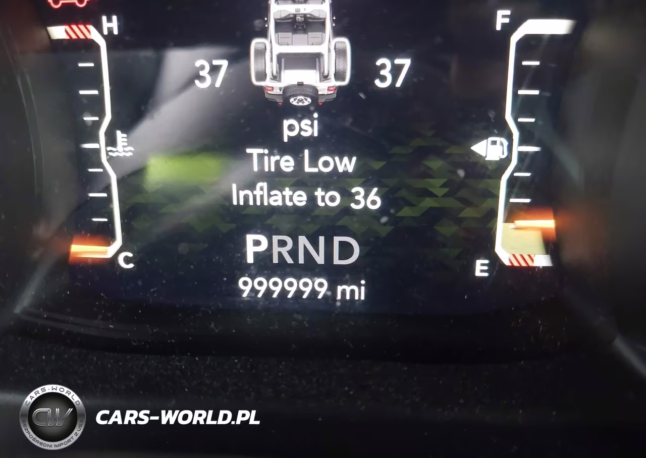 2018 Jeep Wrangler Unlimited Sahara 4X4 VIN:1C4HJXEG9JW114978 - 16