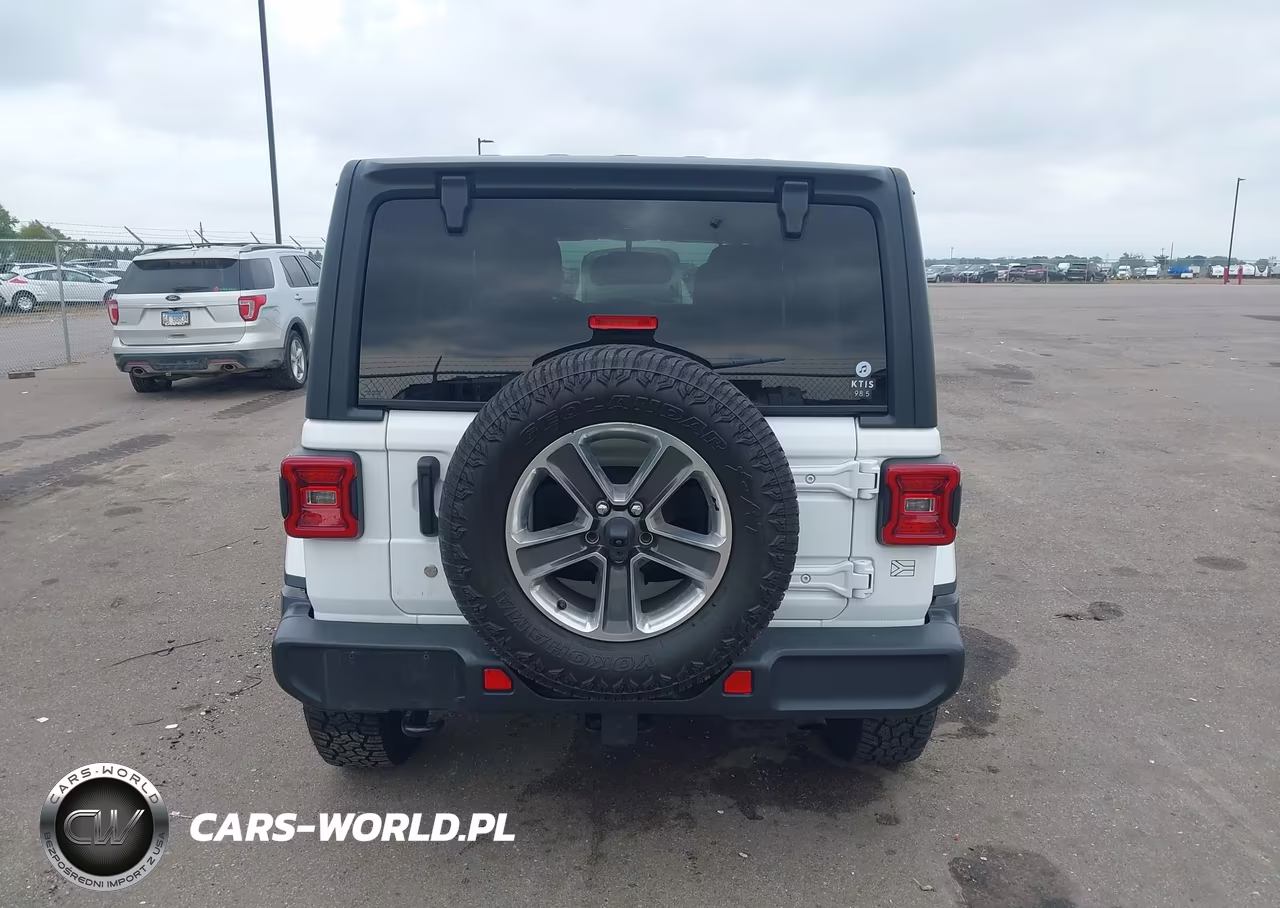 2018 Jeep Wrangler Unlimited Sahara 4X4 VIN:1C4HJXEG9JW114978 - 17