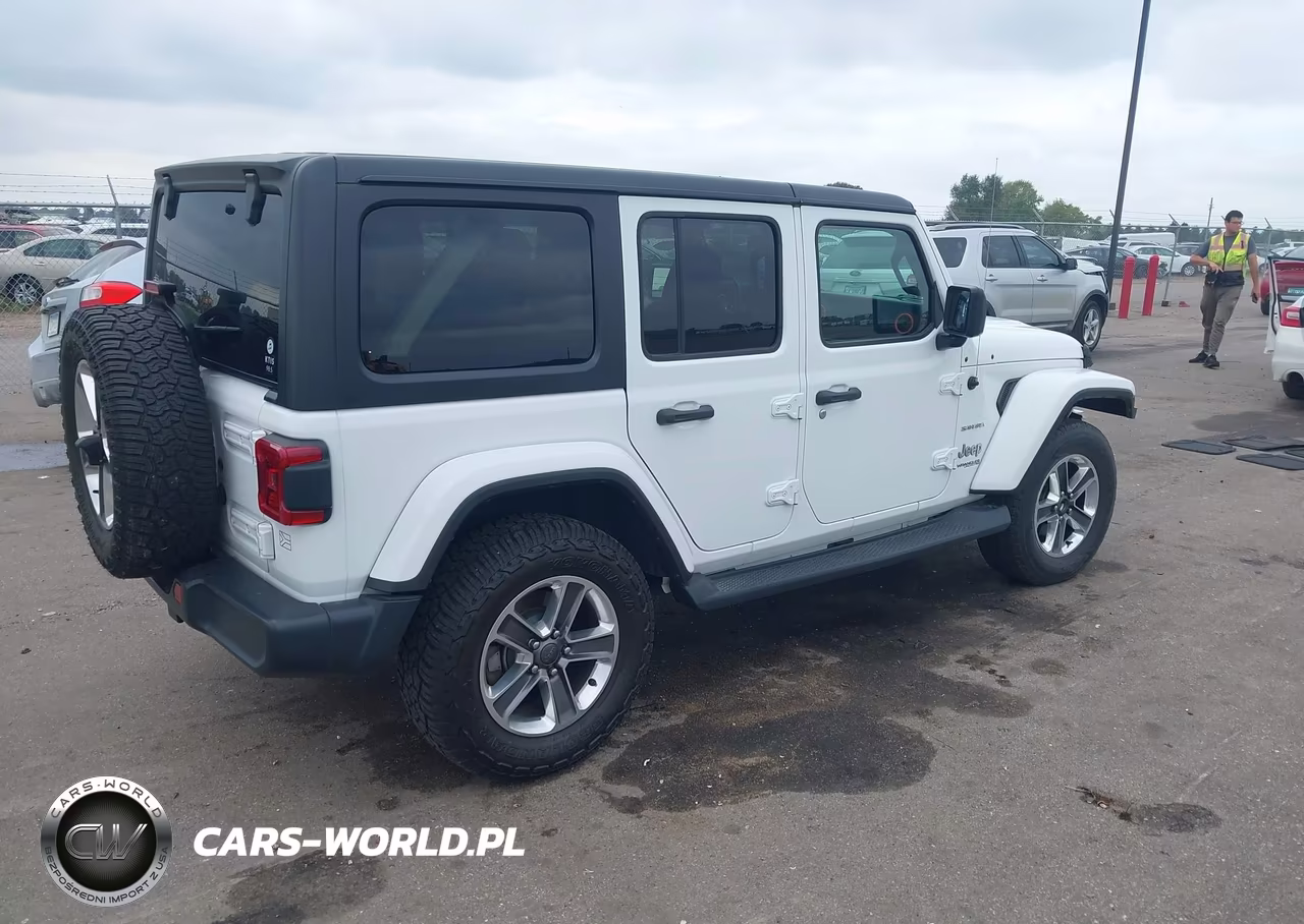 2018 Jeep Wrangler Unlimited Sahara 4X4 VIN:1C4HJXEG9JW114978 - 4