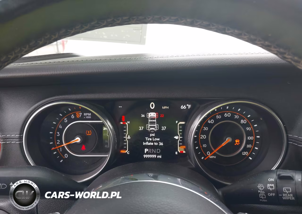 2018 Jeep Wrangler Unlimited Sahara 4X4 VIN:1C4HJXEG9JW114978 - 7