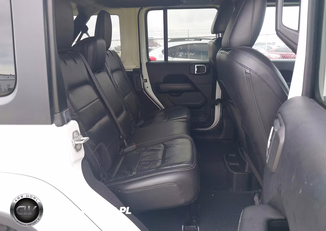 2018 Jeep Wrangler Unlimited Sahara 4X4 VIN:1C4HJXEG9JW114978 - 8