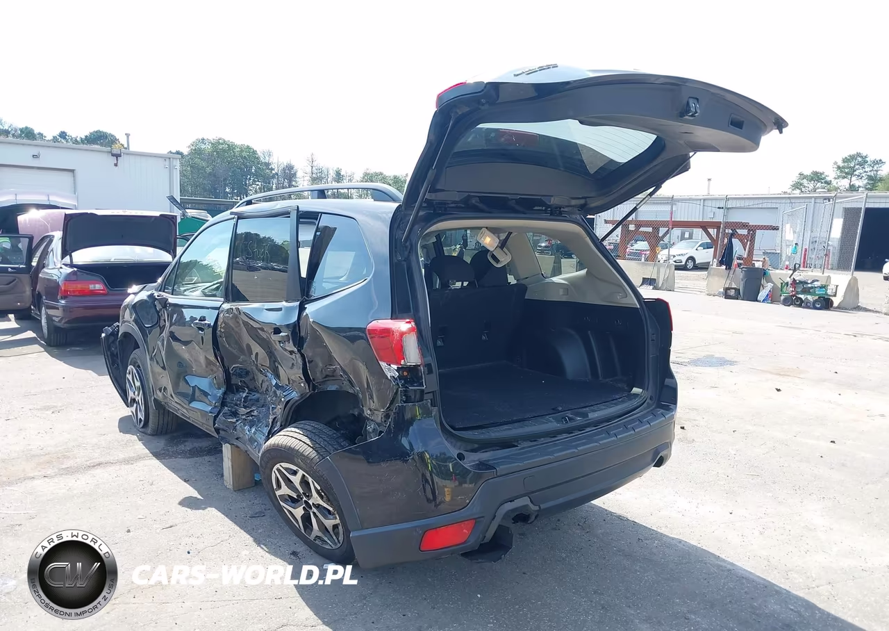 2019 Subaru Forester Premium VIN:JF2SKAECXKH512883 - 3