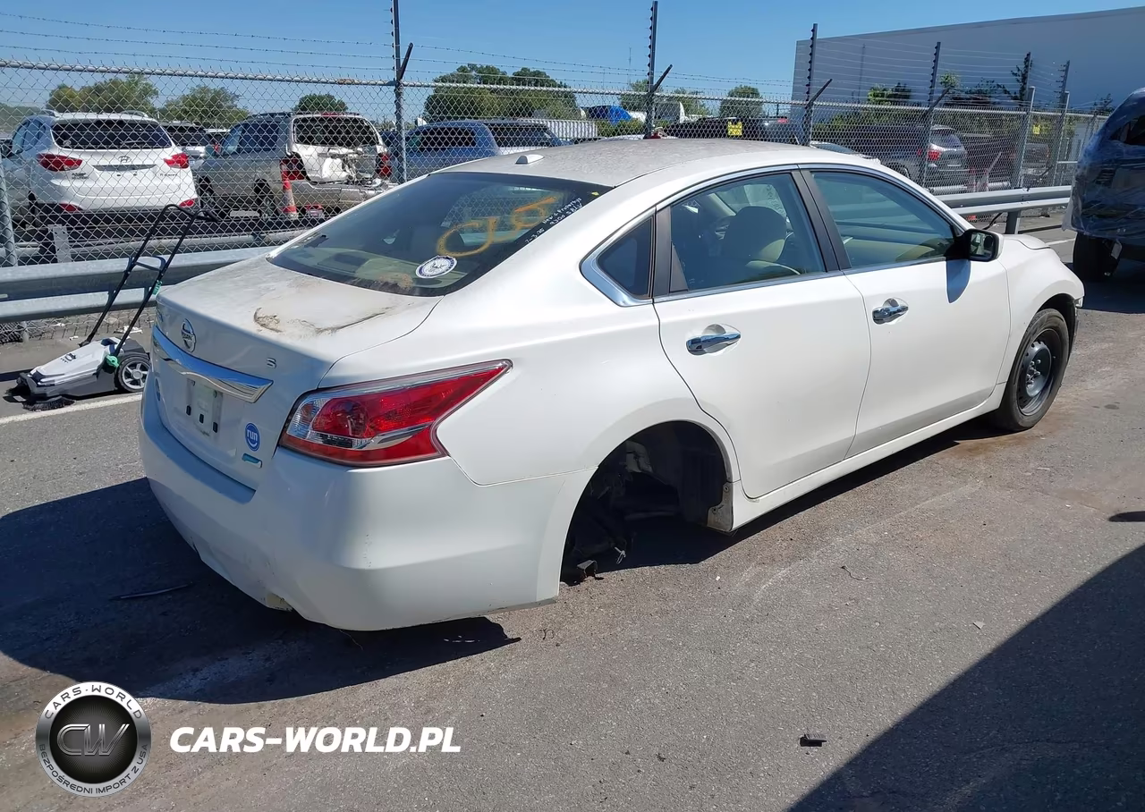 2014 Nissan Altima 2.5 S VIN:1N4AL3AP7EC177360 - 4