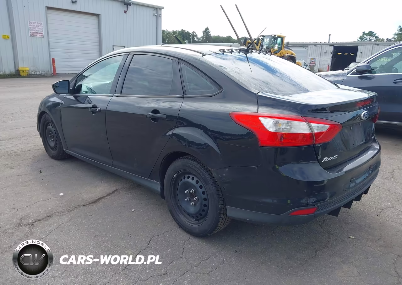 2012 Ford Focus Se VIN:1FAHP3F24CL268440 - 3