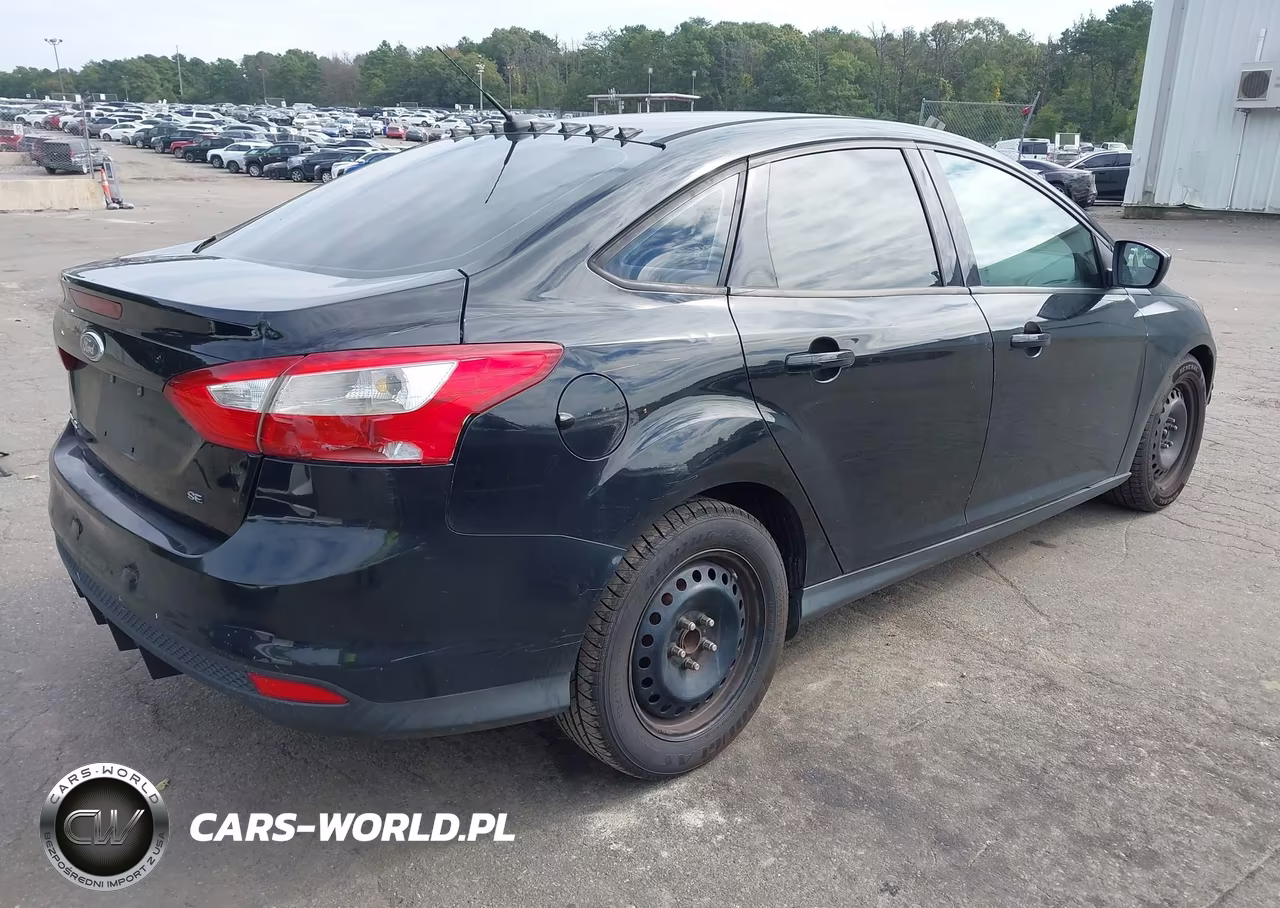2012 Ford Focus Se VIN:1FAHP3F24CL268440 - 4