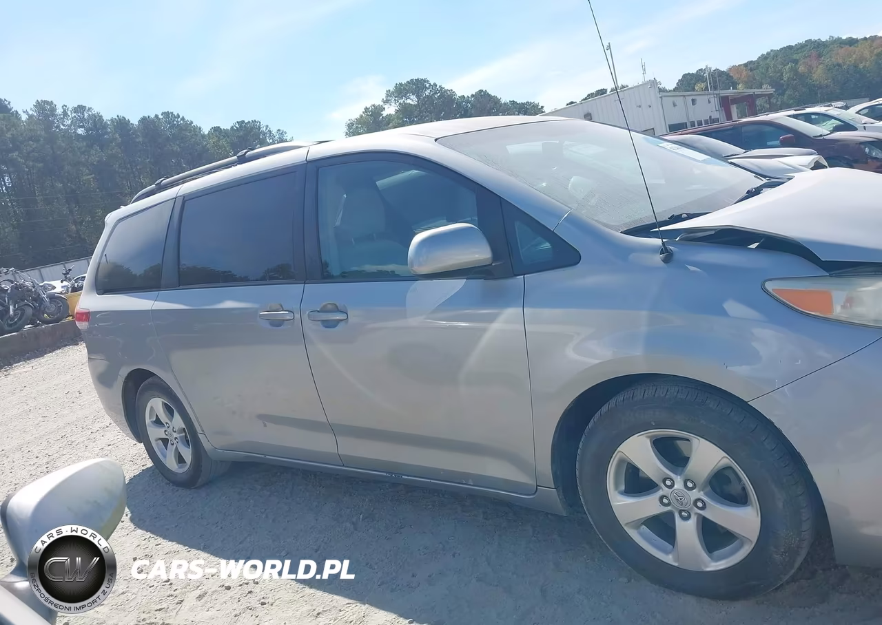 2011 Toyota Sienna Le V6 VIN:5TDKK3DC0BS148741 - 13