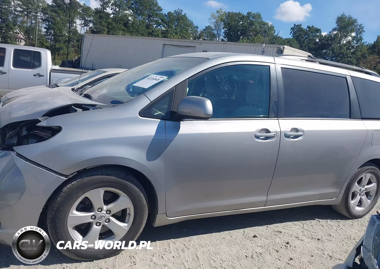 2011 Toyota Sienna Le V6 VIN:5TDKK3DC0BS148741 - 14