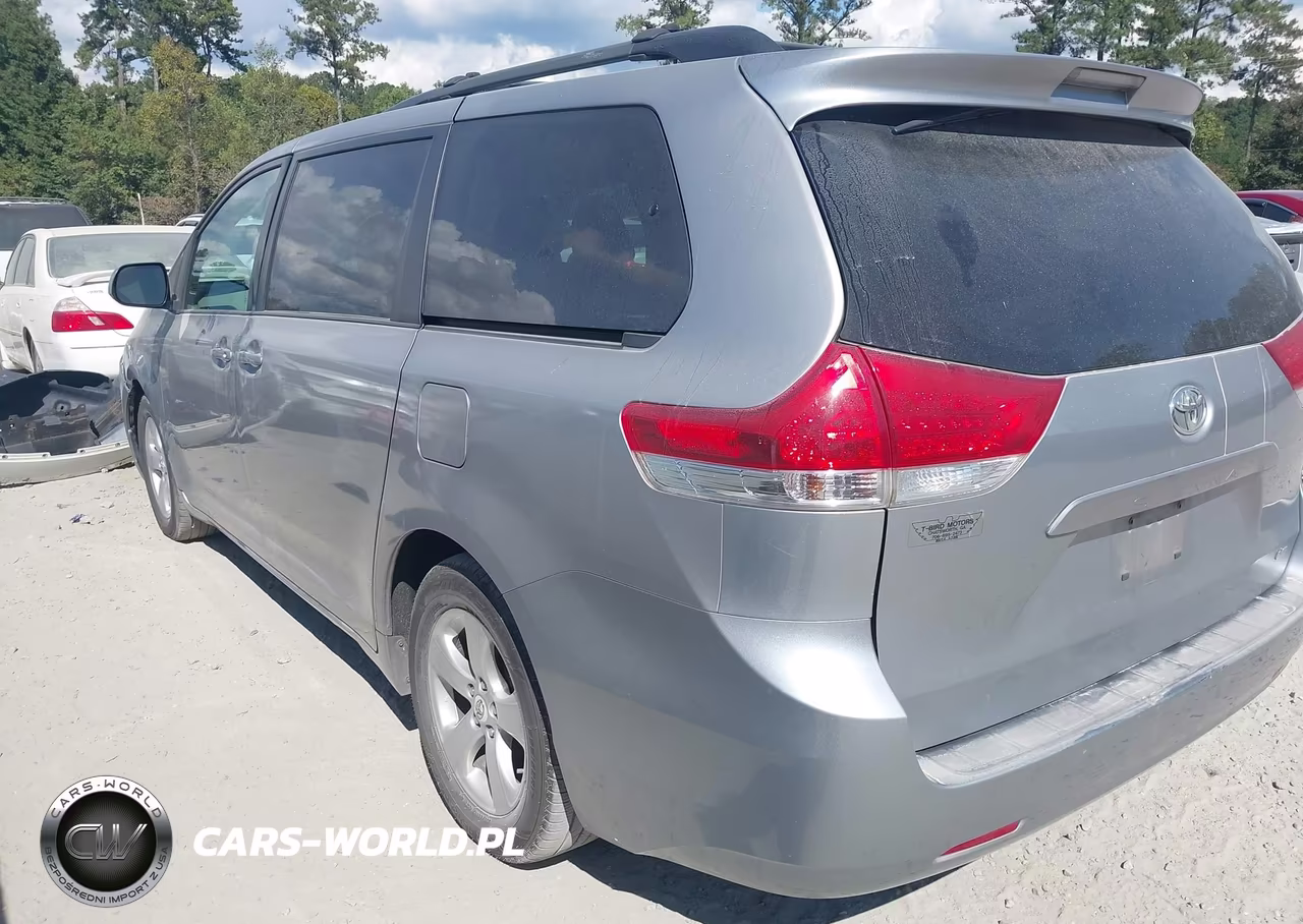 2011 Toyota Sienna Le V6 VIN:5TDKK3DC0BS148741 - 3