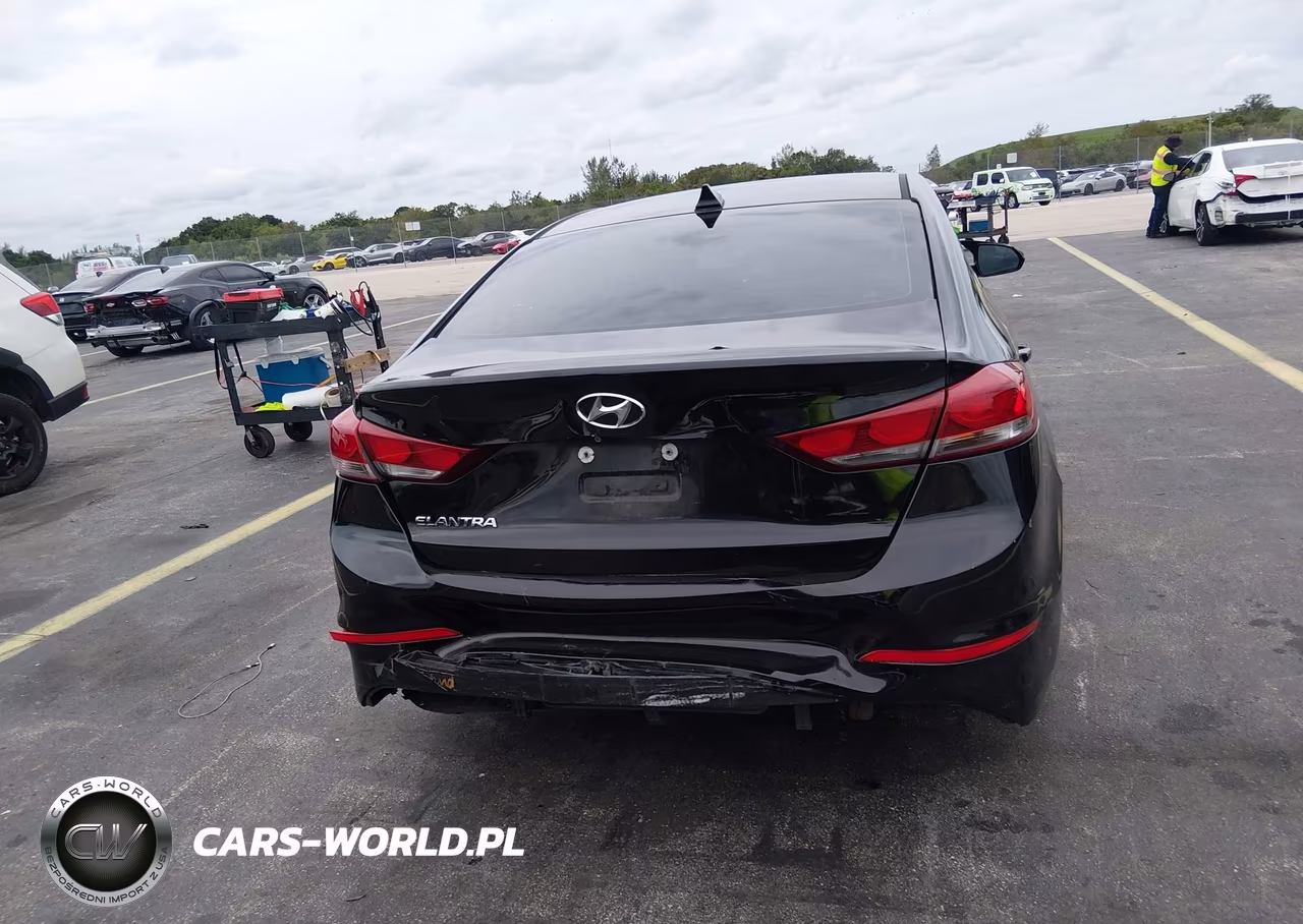 2018 Hyundai Elantra Sel VIN:5NPD84LF5JH272016 - 17