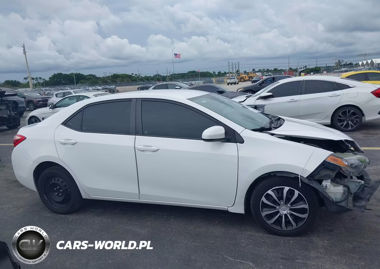 2017 Toyota Corolla Le VIN:5YFBURHE1HP653276 - 14