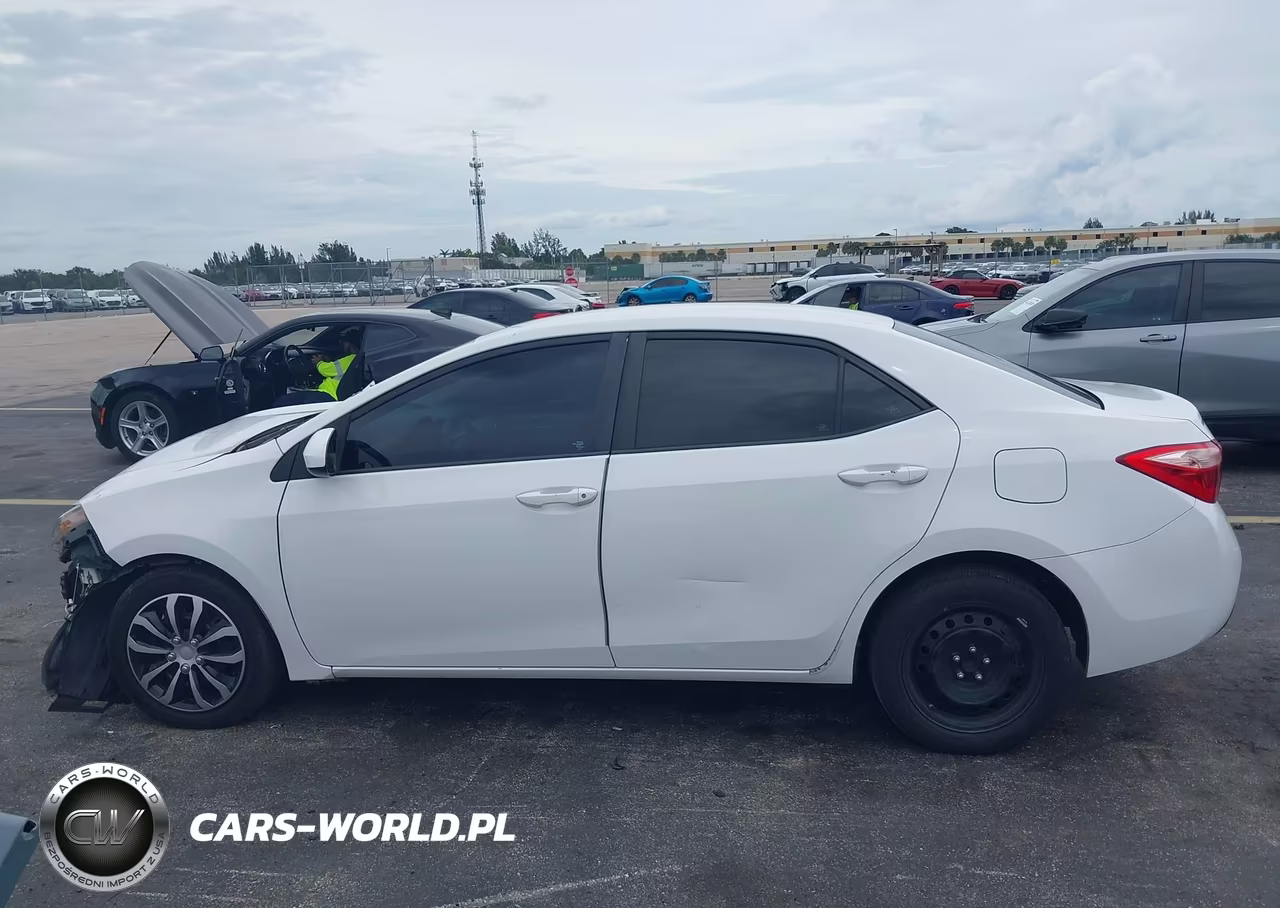 2017 Toyota Corolla Le VIN:5YFBURHE1HP653276 - 15
