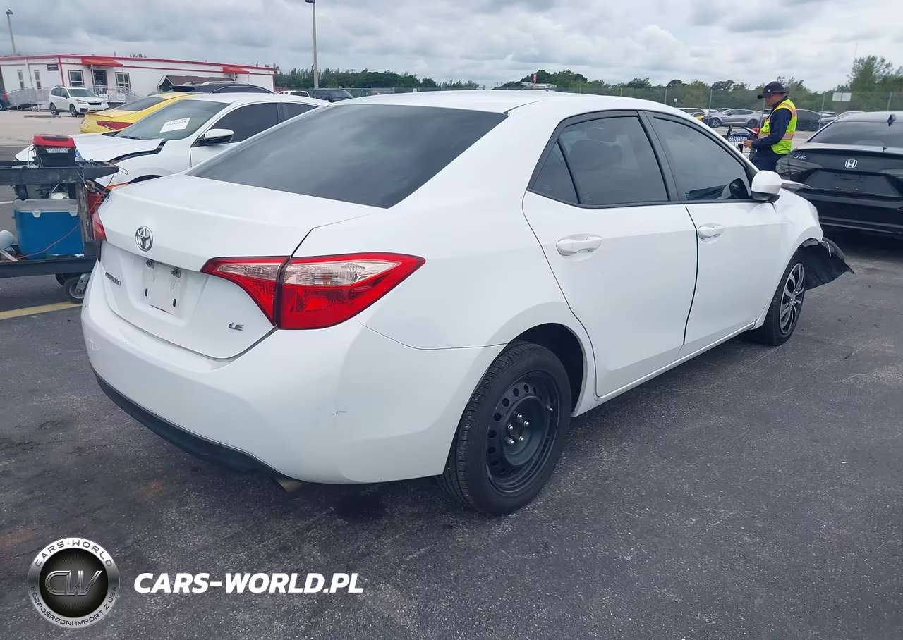 2017 Toyota Corolla Le VIN:5YFBURHE1HP653276 - 4