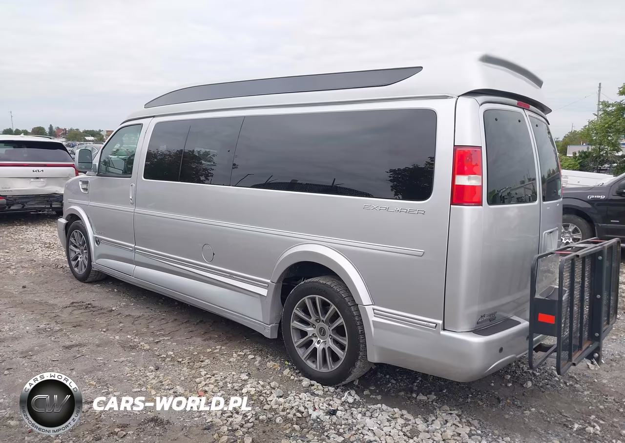 2018 Chevrolet Express 2500 Work Van VIN:1GCWGBFGXJ1162655 - 3
