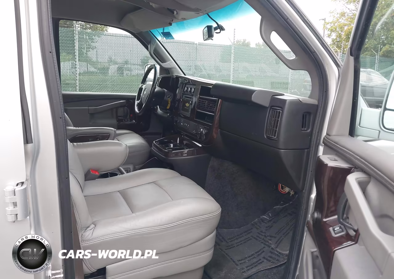 2018 Chevrolet Express 2500 Work Van VIN:1GCWGBFGXJ1162655 - 5