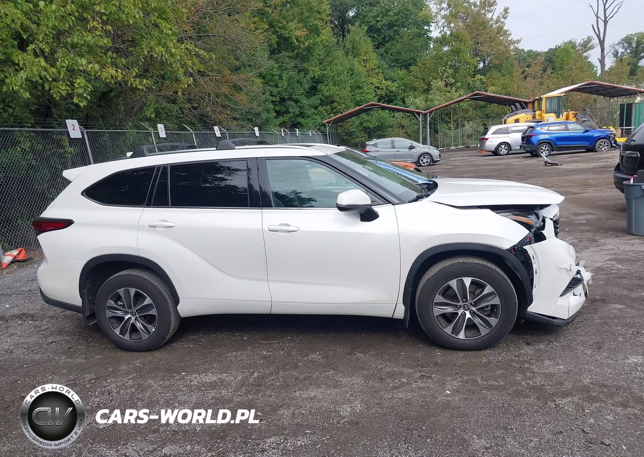 2021 Toyota Highlander Xle VIN:5TDHZRBH9MS523357 - 13