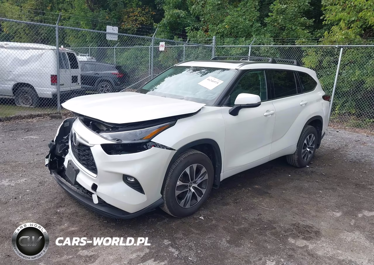 2021 Toyota Highlander Xle VIN:5TDHZRBH9MS523357 - 2