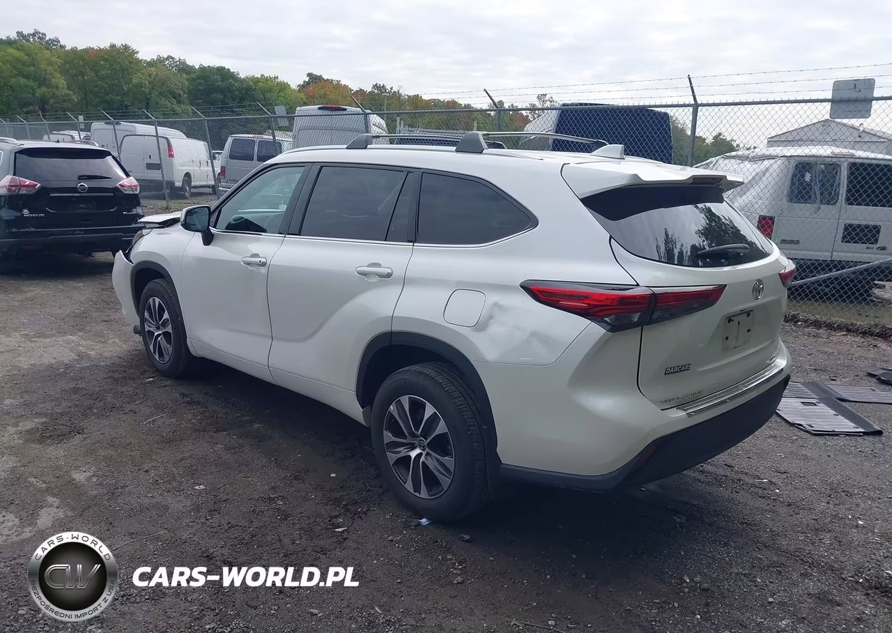 2021 Toyota Highlander Xle VIN:5TDHZRBH9MS523357 - 3