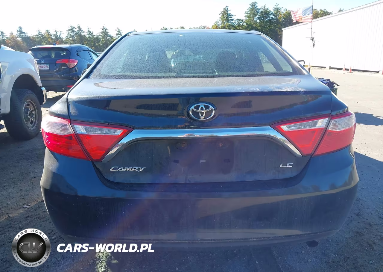 2015 Toyota Camry Le VIN:4T4BF1FK0FR449090 - 17
