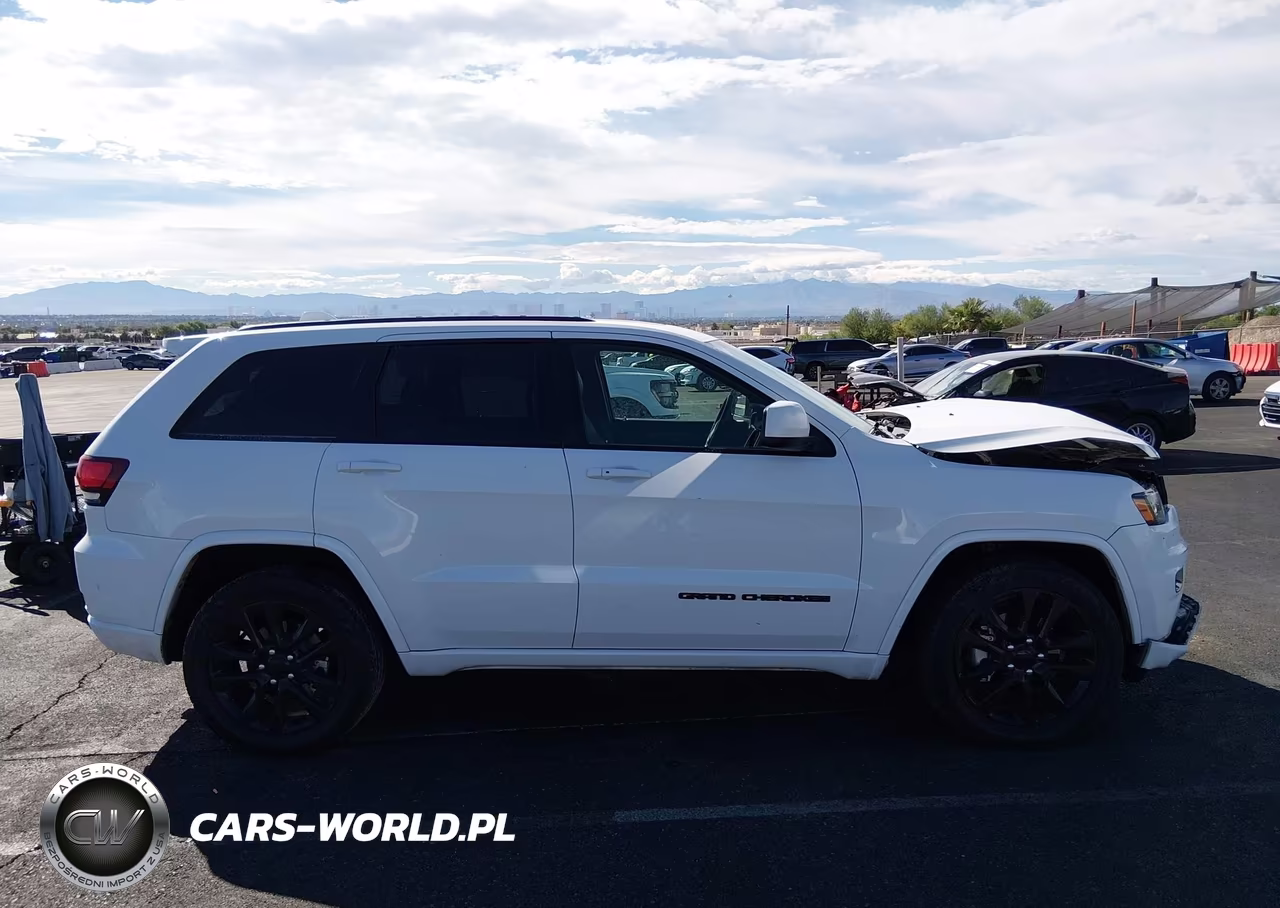 2017 Jeep Grand Cherokee Altitude 4X4 VIN:1C4RJFAG4HC759912 - 13