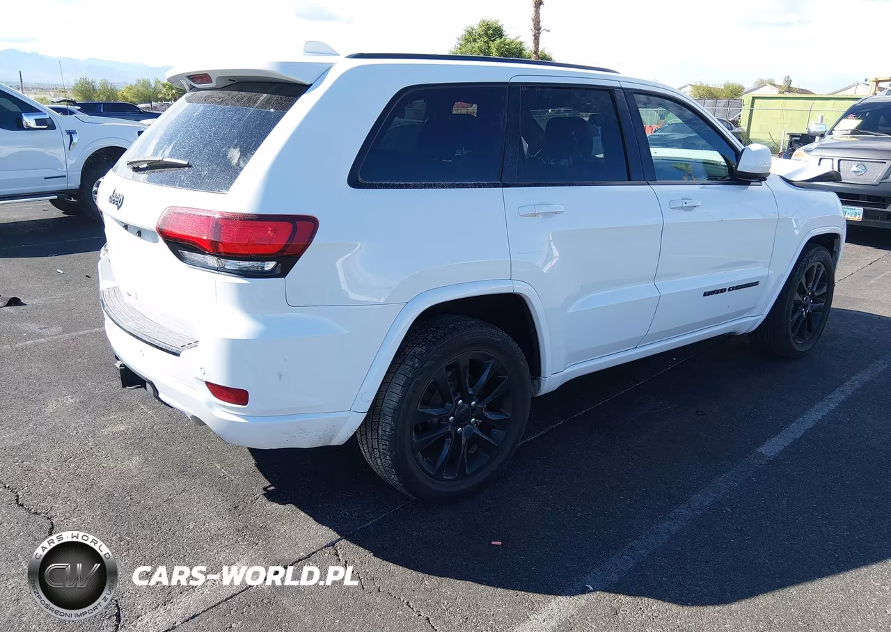 2017 Jeep Grand Cherokee Altitude 4X4 VIN:1C4RJFAG4HC759912 - 4