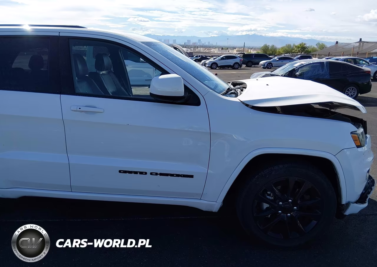 2017 Jeep Grand Cherokee Altitude 4X4 VIN:1C4RJFAG4HC759912 - 6
