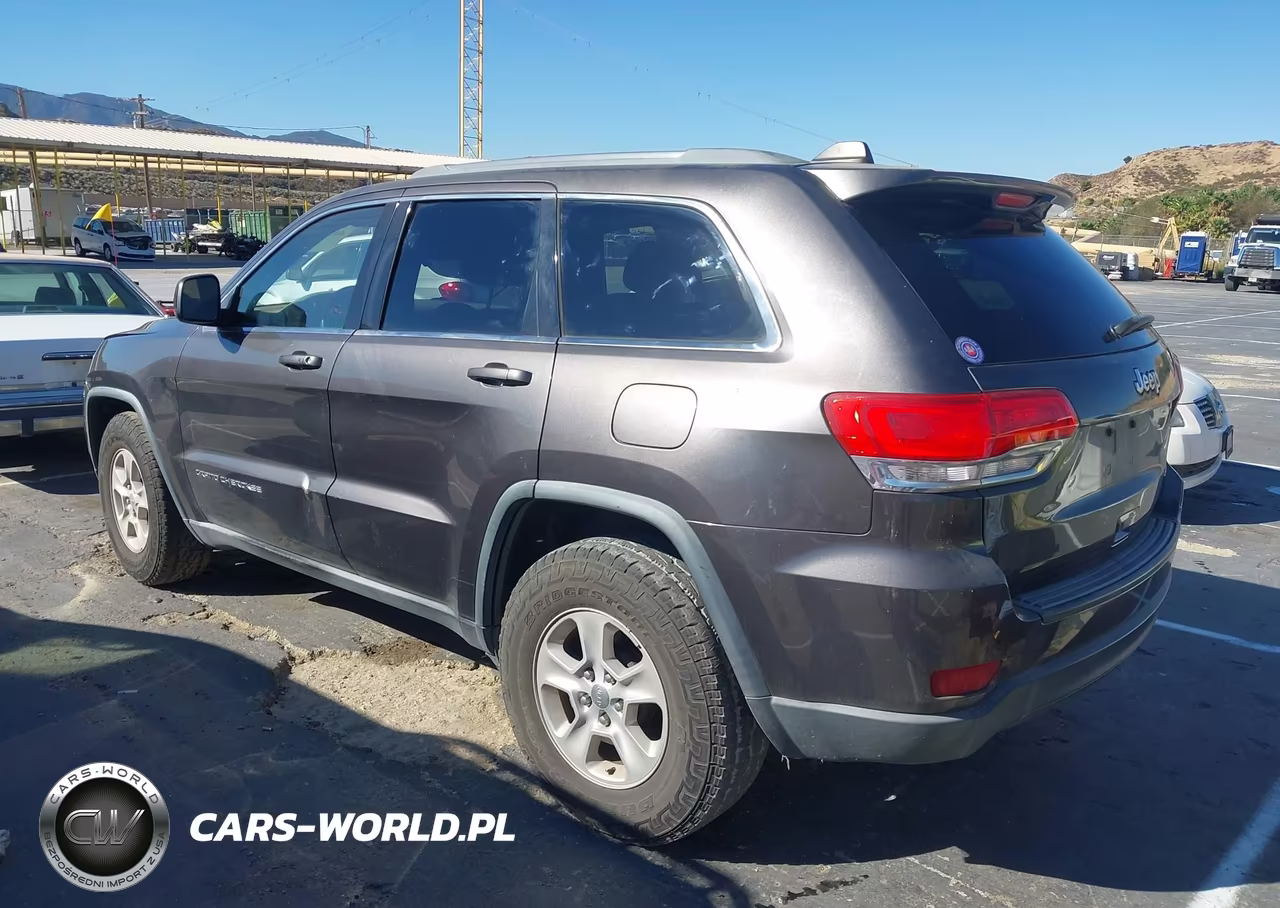 2015 Jeep Grand Cherokee Laredo VIN:1C4RJEAG9FC646593 - 3