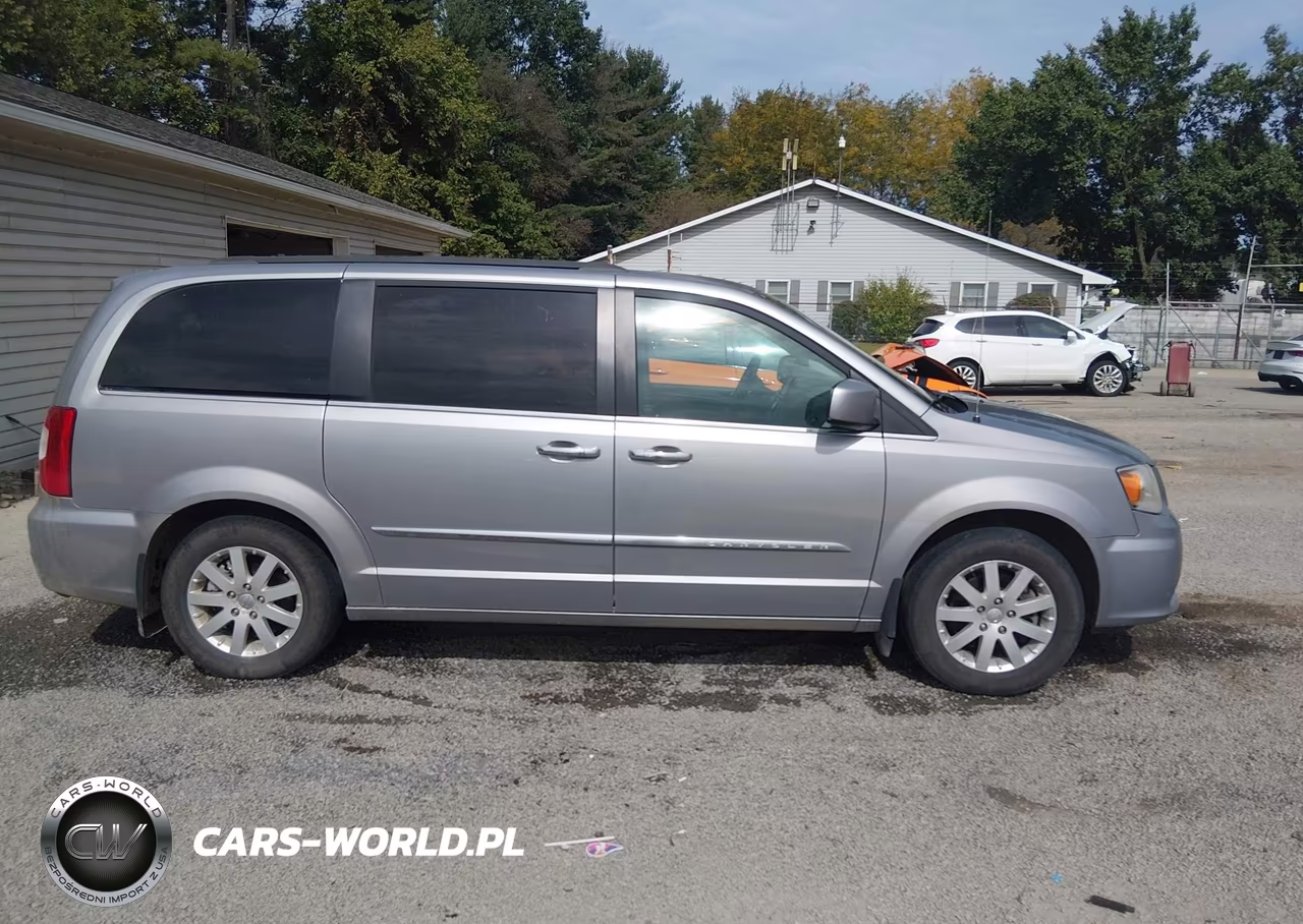 2016 Chrysler Town & Country Touring VIN:2C4RC1BG5GR104336 - 13