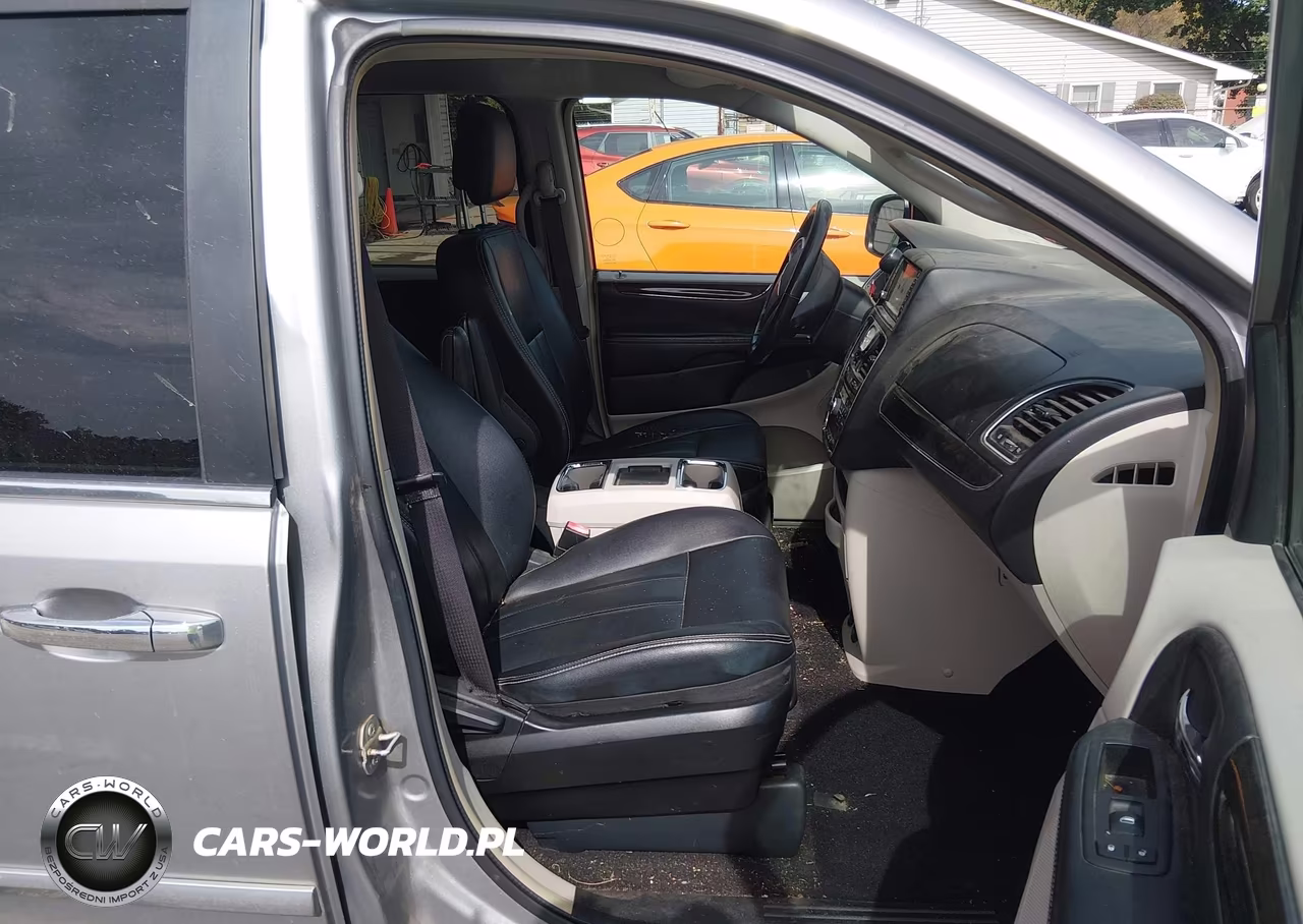 2016 Chrysler Town & Country Touring VIN:2C4RC1BG5GR104336 - 5