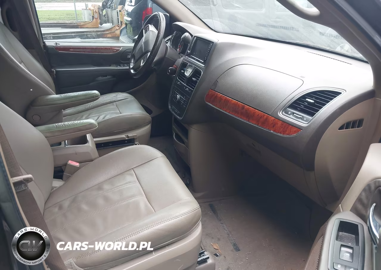 2015 Chrysler Town & Country Touring VIN:2C4RC1BG3FR561063 - 5