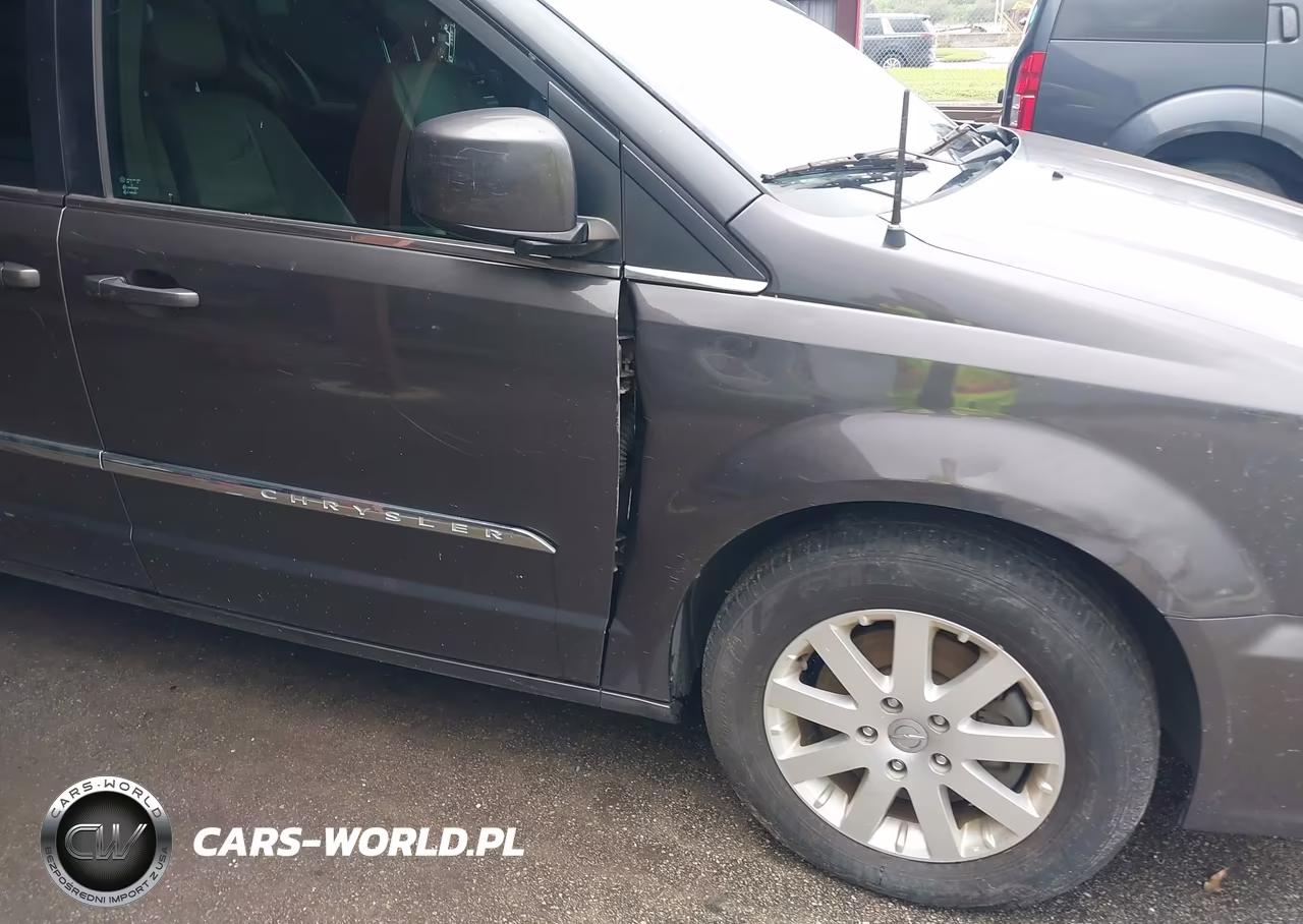 2015 Chrysler Town & Country Touring VIN:2C4RC1BG3FR561063 - 6
