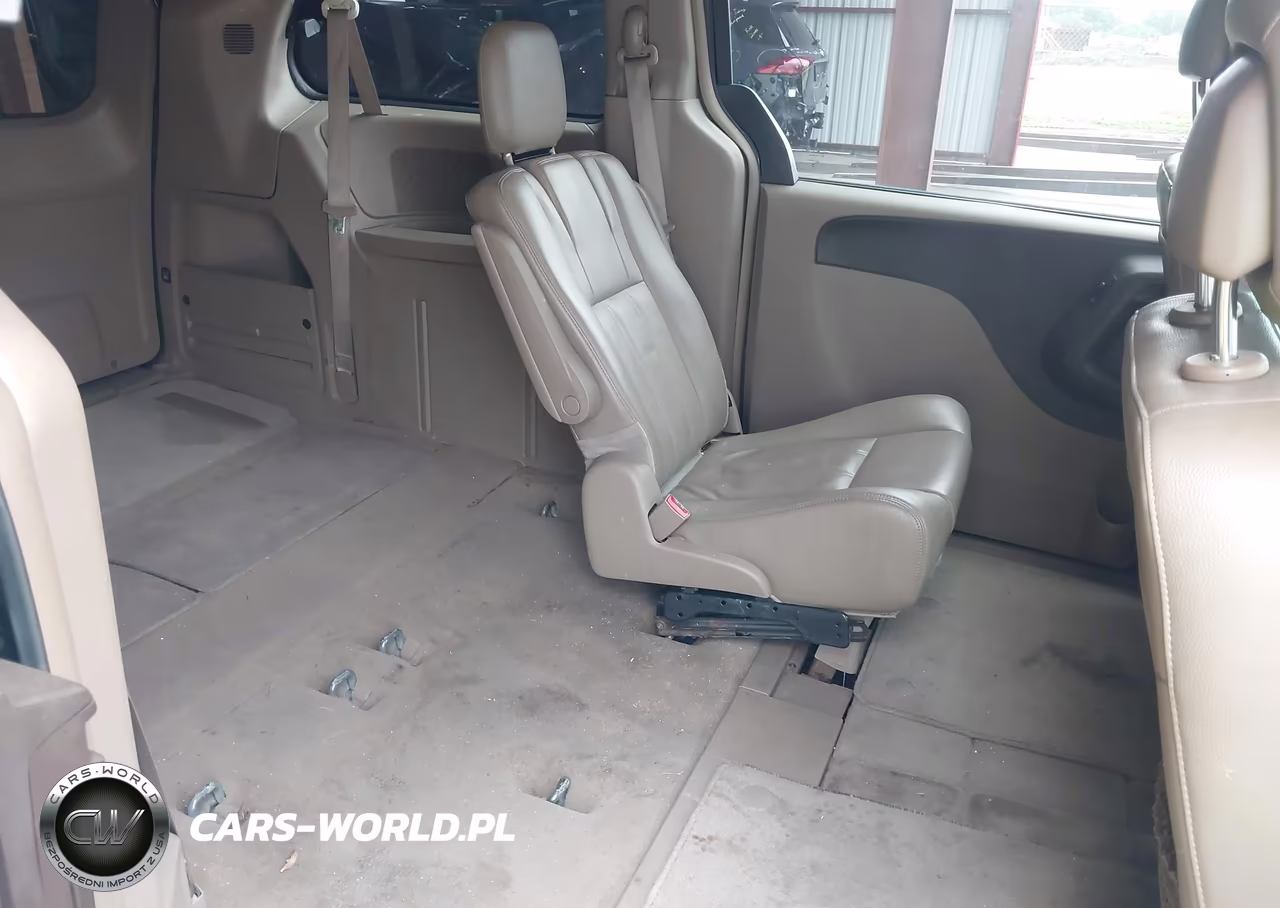 2015 Chrysler Town & Country Touring VIN:2C4RC1BG3FR561063 - 8