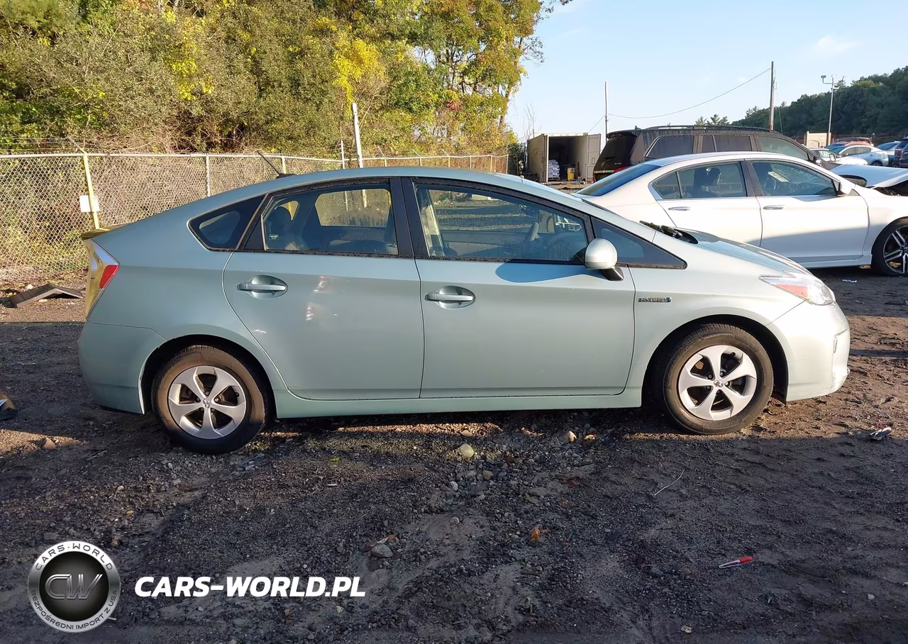 2015 Toyota Prius Three VIN:JTDKN3DU8F1893157 - 13