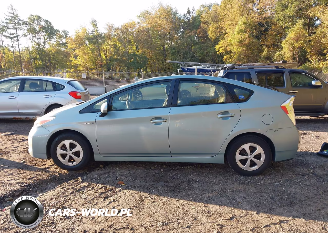 2015 Toyota Prius Three VIN:JTDKN3DU8F1893157 - 14
