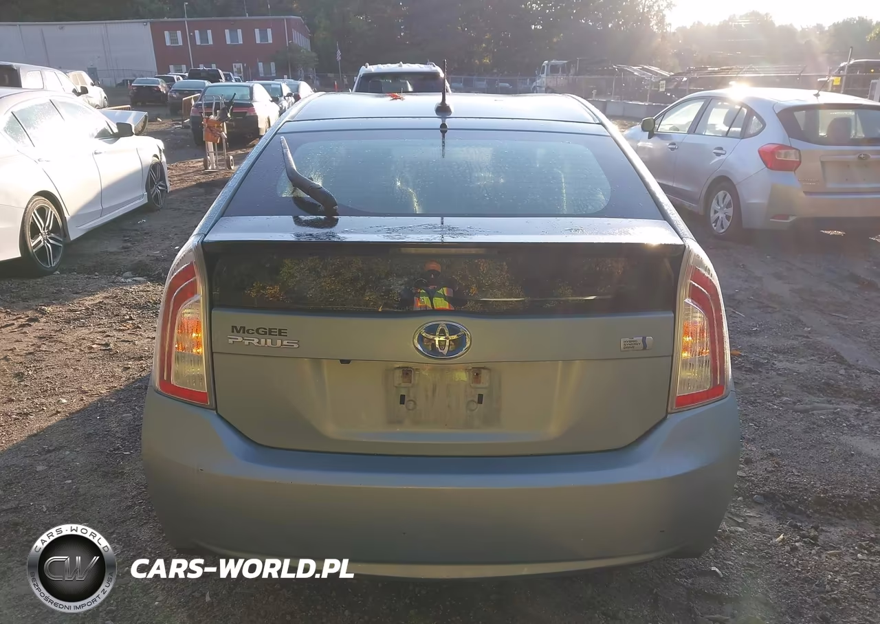 2015 Toyota Prius Three VIN:JTDKN3DU8F1893157 - 16