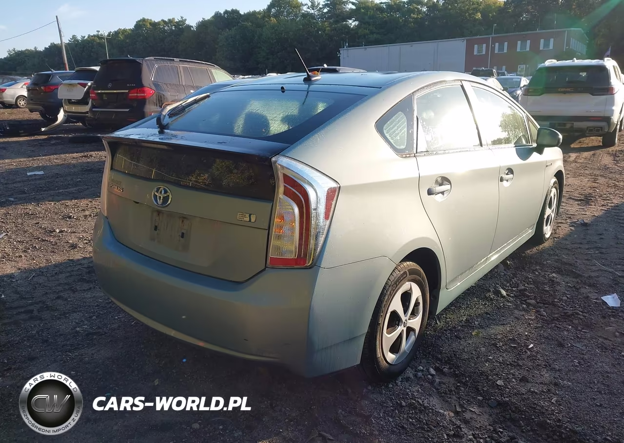 2015 Toyota Prius Three VIN:JTDKN3DU8F1893157 - 4