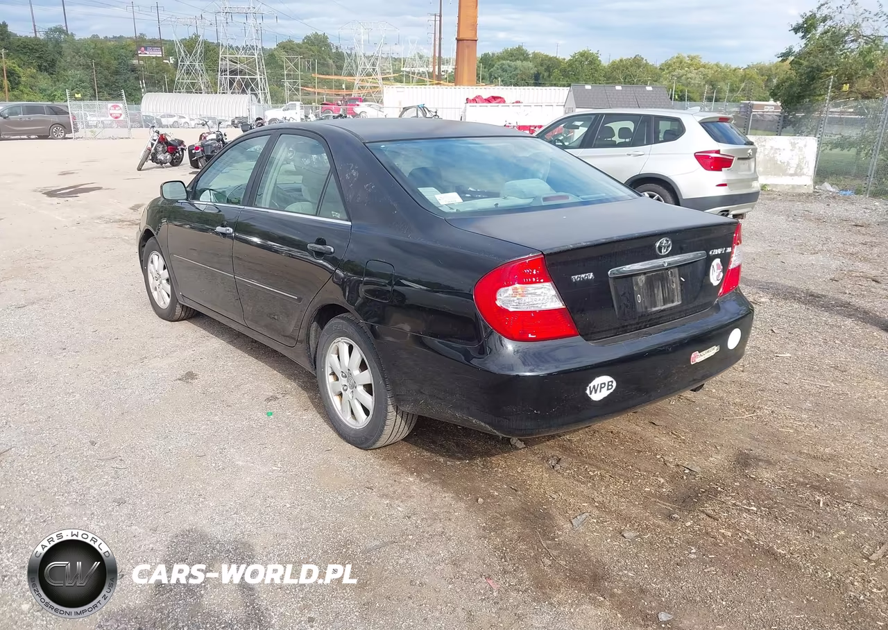 2002 Toyota Camry Xle VIN:4T1BE30K02U045931 - 3