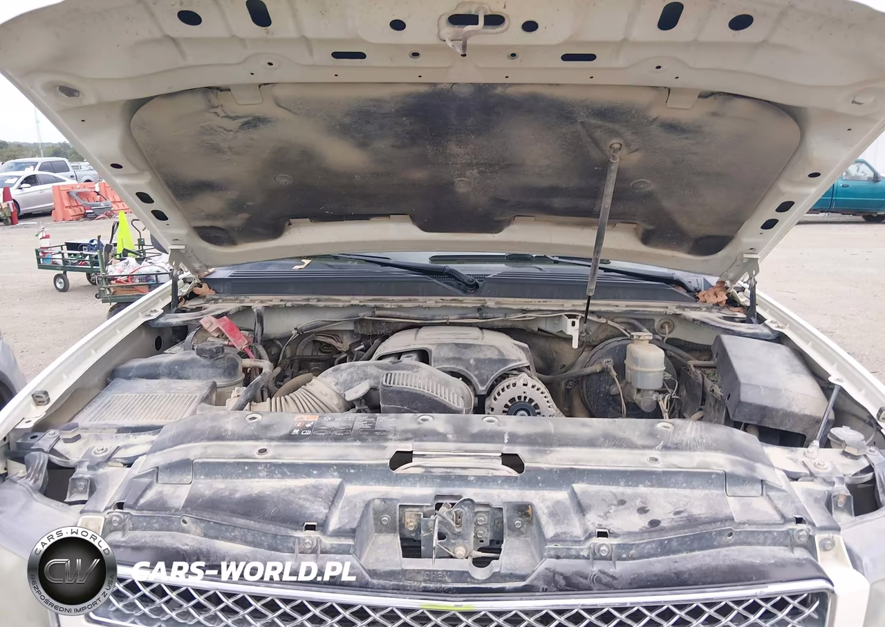2011 Chevrolet Suburban 1500 Ltz VIN:1GNSCKE03BR361703 - 10