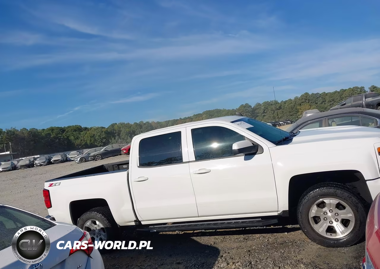 2018 Chevrolet Silverado 1500 2Lt VIN:3GCUKREC8JG325611 - 13