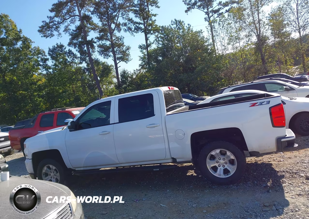 2018 Chevrolet Silverado 1500 2Lt VIN:3GCUKREC8JG325611 - 14