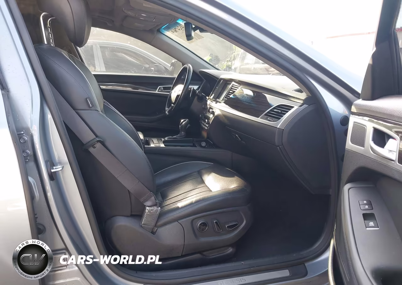 2015 Hyundai Genesis 3.8 VIN:KMHGN4JE3FU073331 - 5