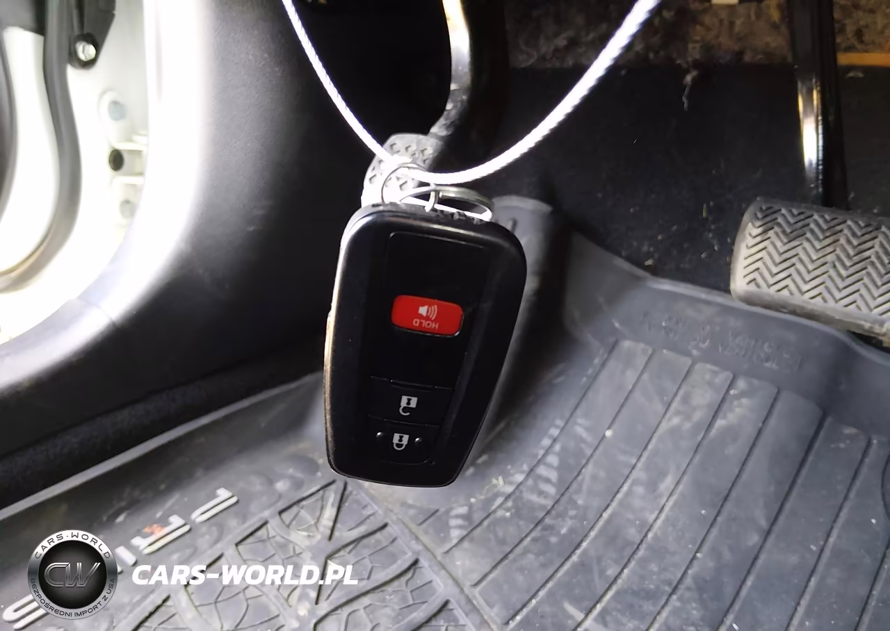 2018 Toyota Prius Two VIN:JTDKBRFU2J3589103 - 11