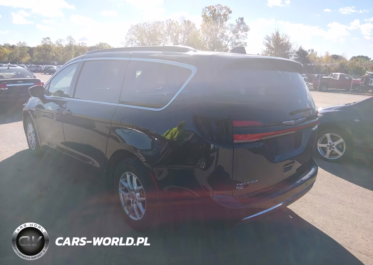 2022 Chrysler Pacifica Touring L VIN:2C4RC1BG2NR132690 - 3