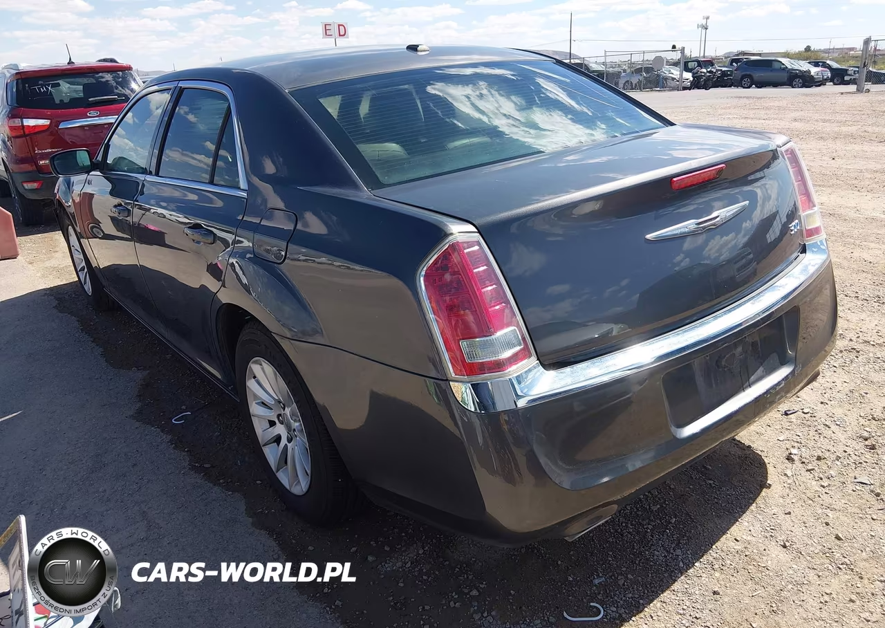 2014 Chrysler 300 VIN:2C3CCAAG5EH104741 - 3