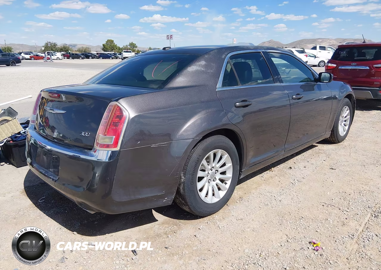 2014 Chrysler 300 VIN:2C3CCAAG5EH104741 - 4