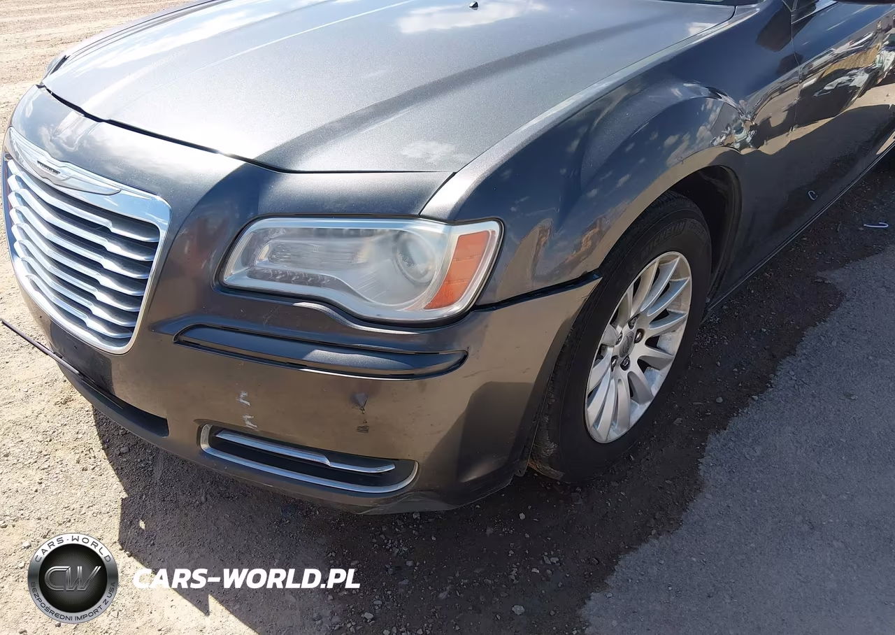 2014 Chrysler 300 VIN:2C3CCAAG5EH104741 - 6