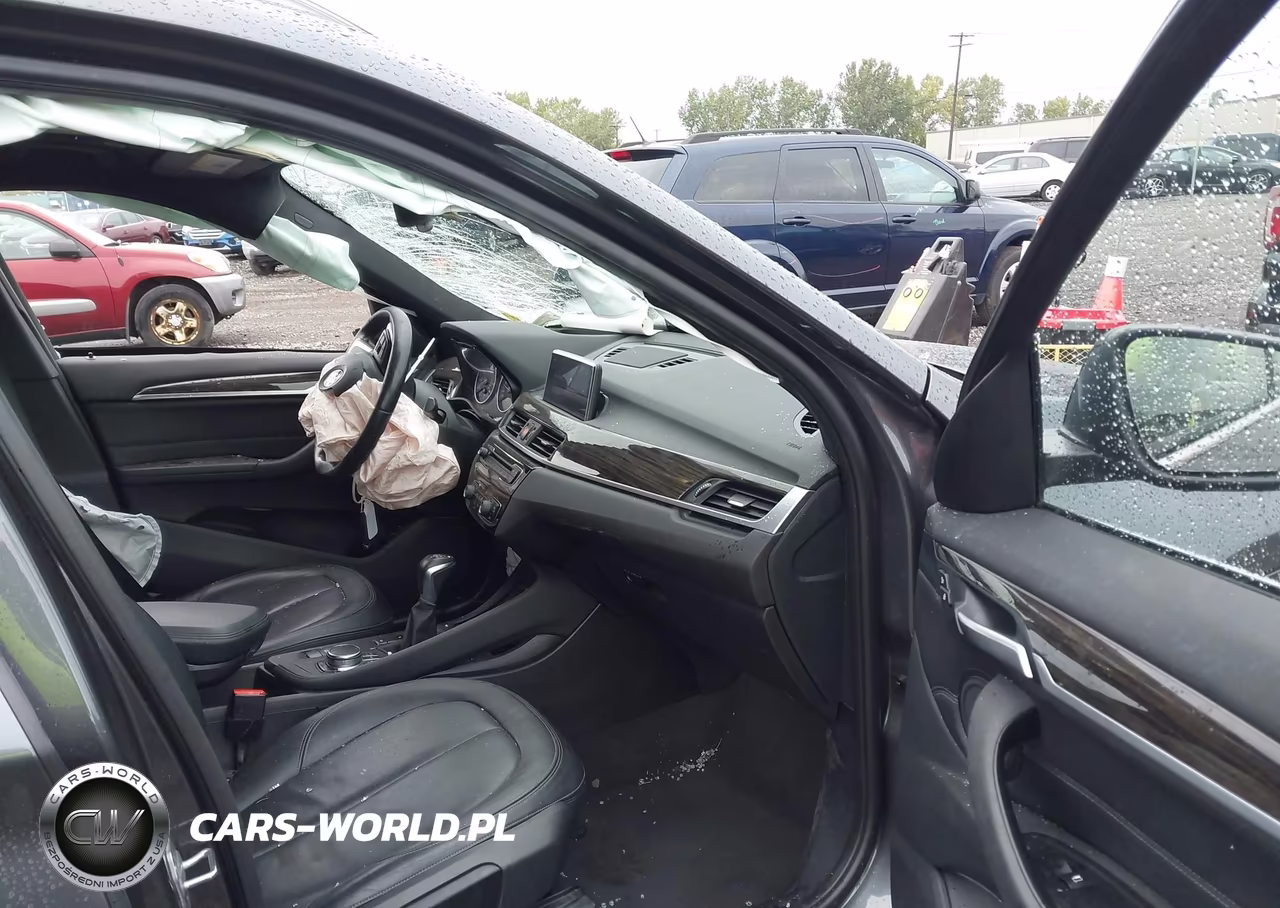 2018 BMW X1 xDrive28I VIN:WBXHT3C30J5F88882 - 5