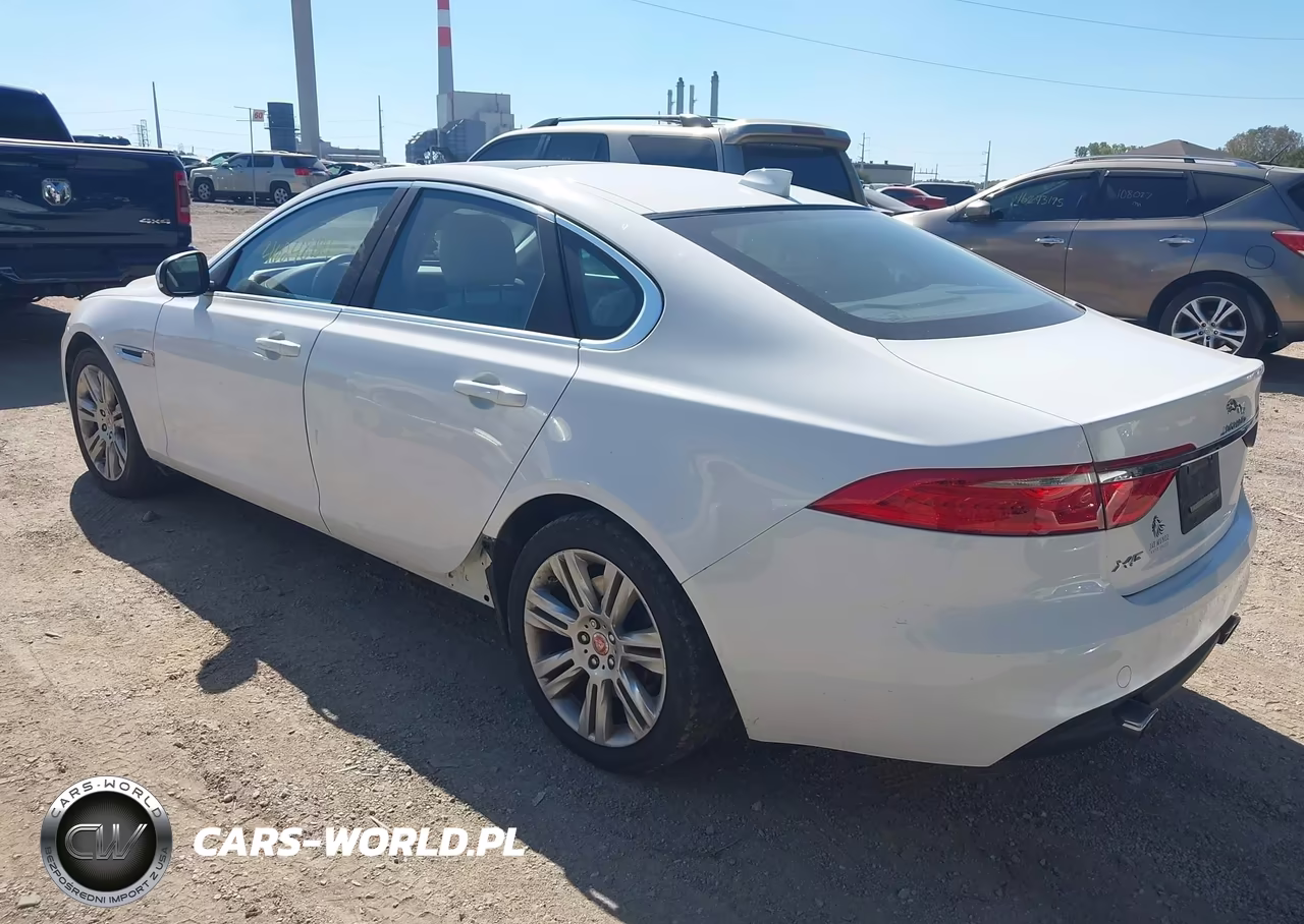 2016 Jaguar Xf 35T Premium VIN:SAJBD4BV3GCY21682 - 3