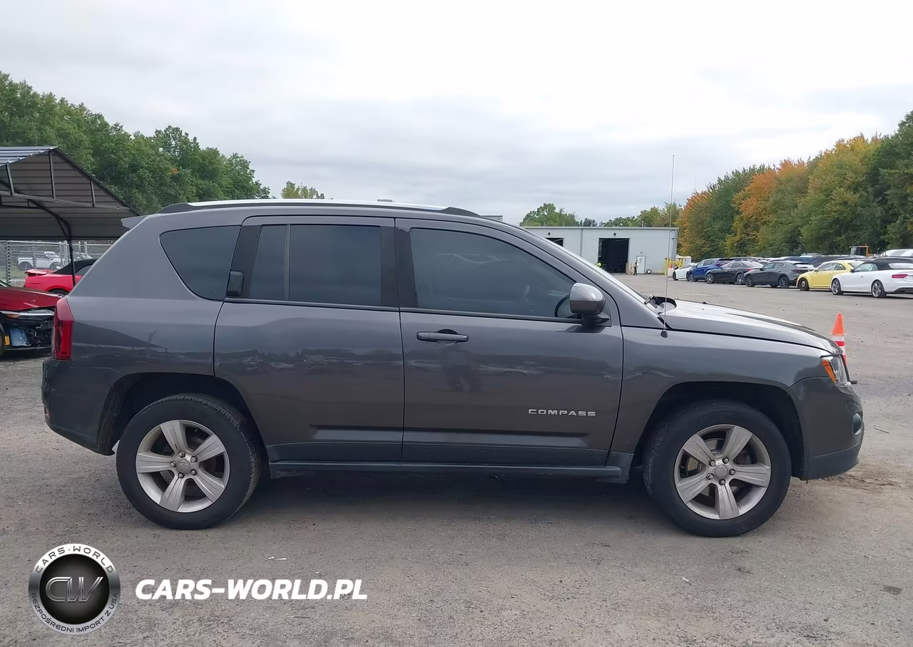 2015 Jeep Compass Latitude VIN:1C4NJDEBXFD130714 - 13