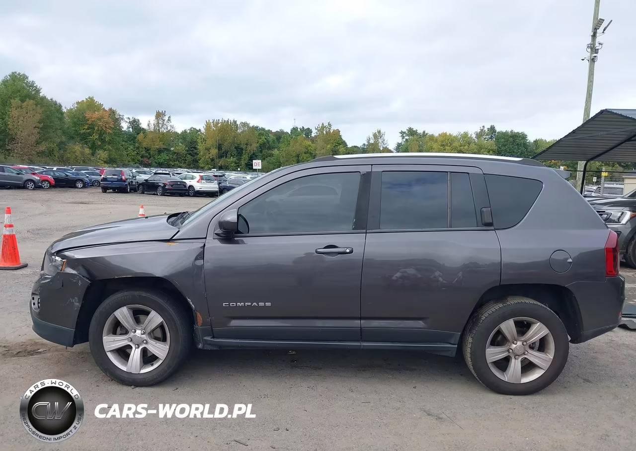 2015 Jeep Compass Latitude VIN:1C4NJDEBXFD130714 - 14